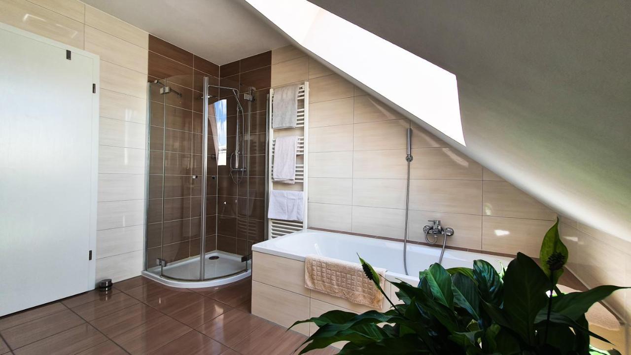 Ferienwohnung Valerie Етенхайм Екстериор снимка