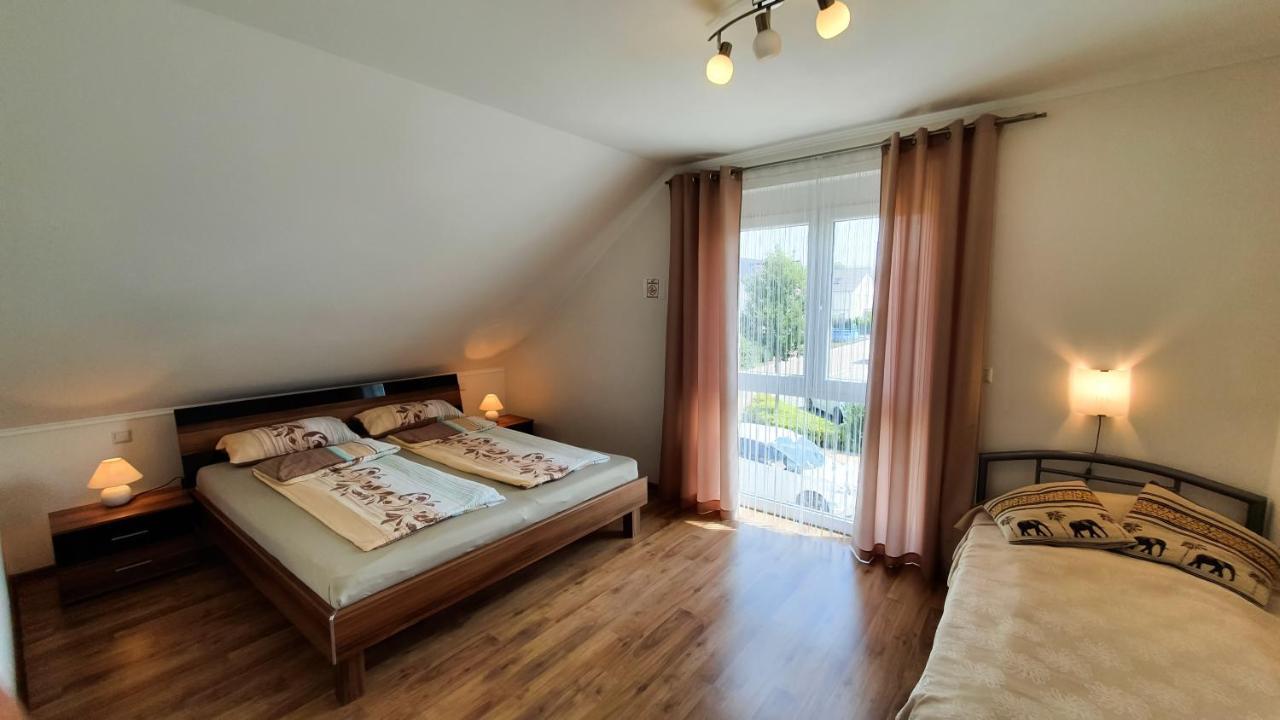 Ferienwohnung Valerie Етенхайм Екстериор снимка