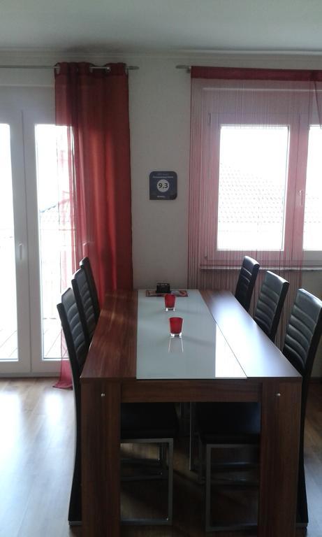 Ferienwohnung Valerie Етенхайм Екстериор снимка